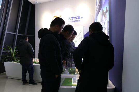 市委黨校軍轉(zhuǎn)干部培訓(xùn)班學(xué)員參觀中創(chuàng)區(qū)