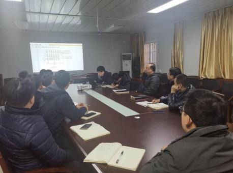 工程管理部組織開展鋼筋工程業(yè)務(wù)知識專題培訓