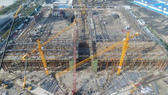 南通國際會展中心(展覽中心)大型鋼結構展廳首榀桁架滑移成功