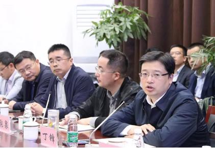 通創(chuàng)投公司召開三大工程質(zhì)量安全生產(chǎn)現(xiàn)場(chǎng)推進(jìn)會(huì)