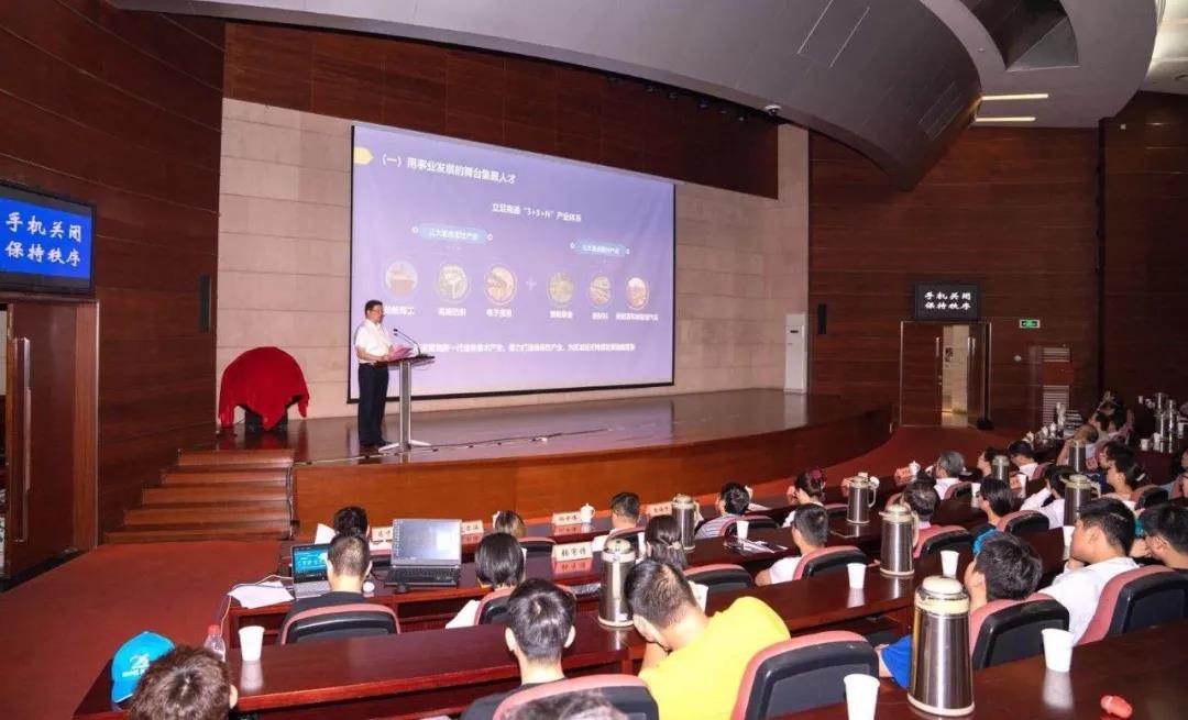 青春夢想在家鄉(xiāng)起航！400名通籍學子走進中央創(chuàng)新區(qū)，感受城市創(chuàng)新功能核