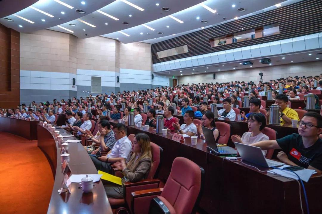 青春夢想在家鄉(xiāng)起航！400名通籍學子走進中央創(chuàng)新區(qū)，感受城市創(chuàng)新功能核