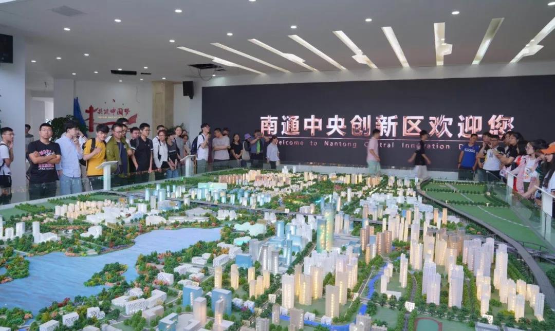 青春夢想在家鄉(xiāng)起航！400名通籍學子走進中央創(chuàng)新區(qū)，感受城市創(chuàng)新功能核