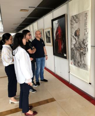 參觀廉政書畫展 弘揚清風正氣