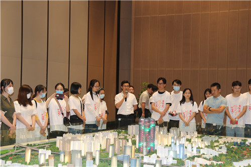 百余名通籍學(xué)子走進(jìn)創(chuàng)新區(qū), 實地感受“城市新中心”